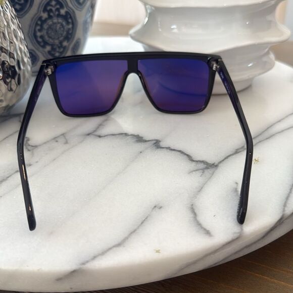 NWOT Quay Unisex "NIGHTFALL 52mm
Shield" bronze,brown /black Mirrored
Sunglasses - Picture 11 of 12